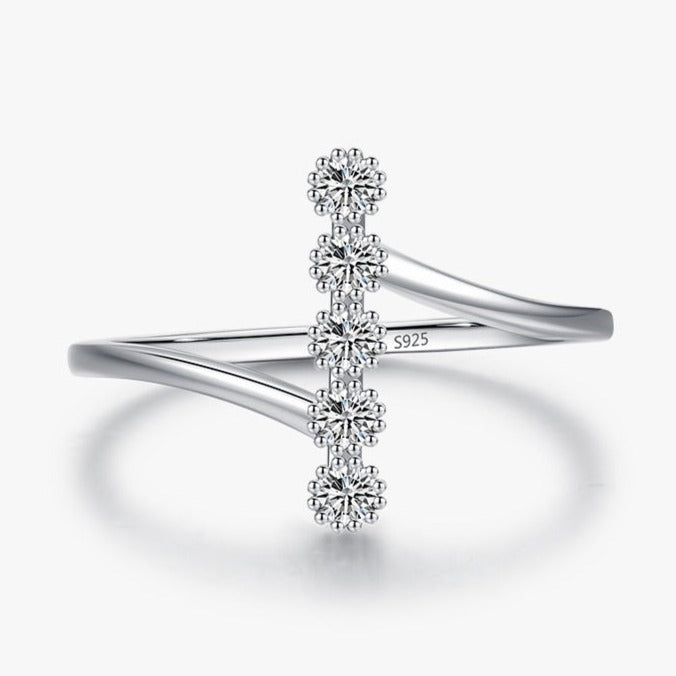 Anel Classe em Linha Zircônia em Prata 925