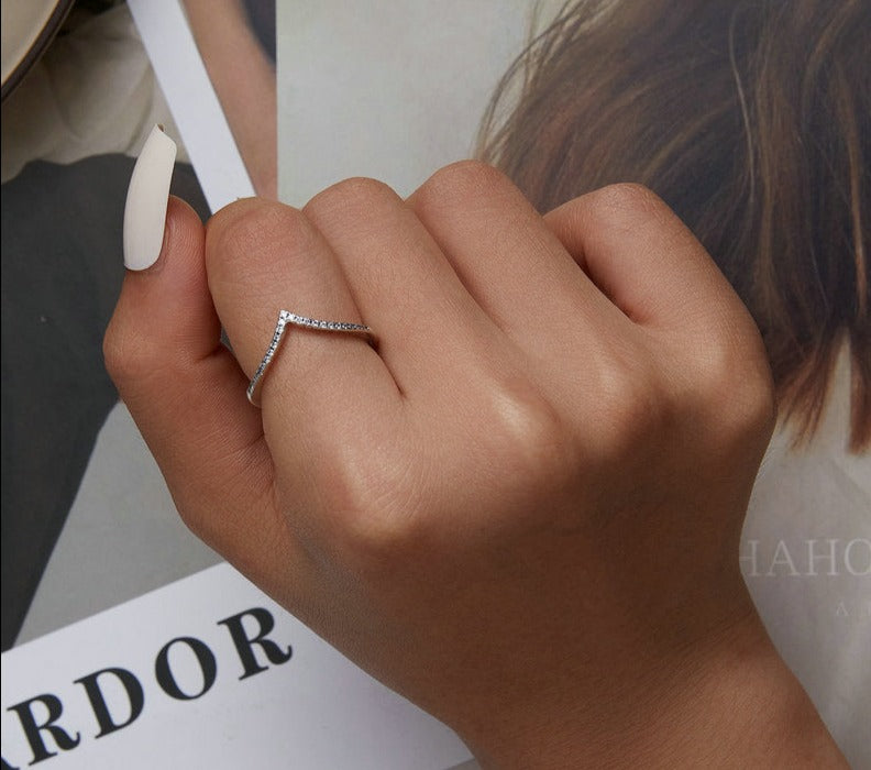 Anel Formato Coração Cravejado em Prata 925