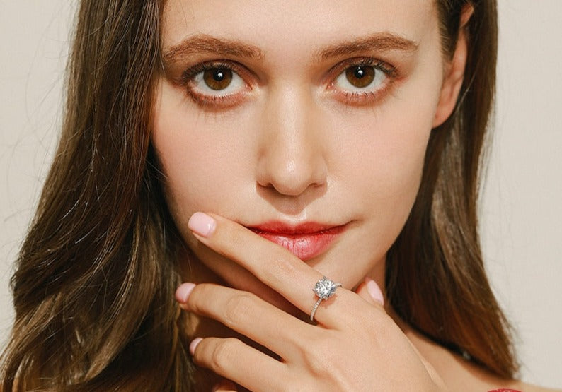 Anel Solitário Clássico Luxury em Prata 925