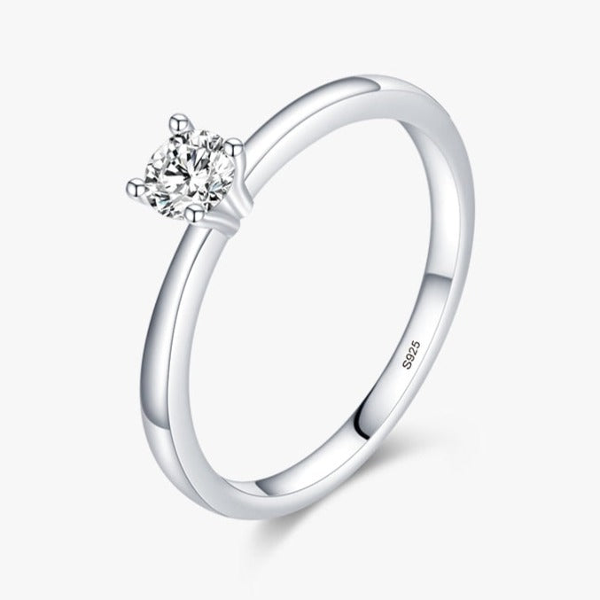 Anel Solitário Clássico em Prata 925