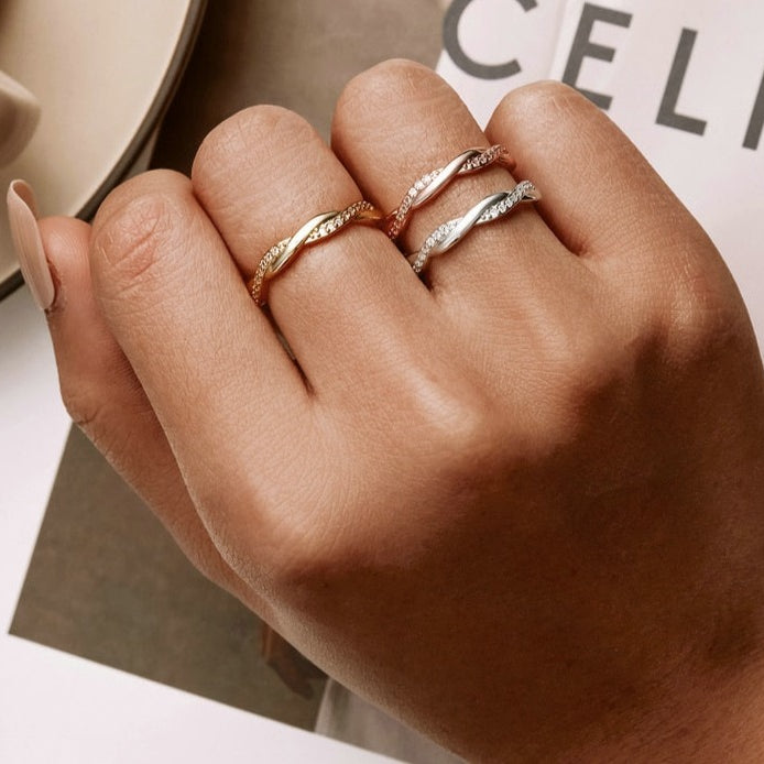 Anel Torcido Zircônia em Prata 925