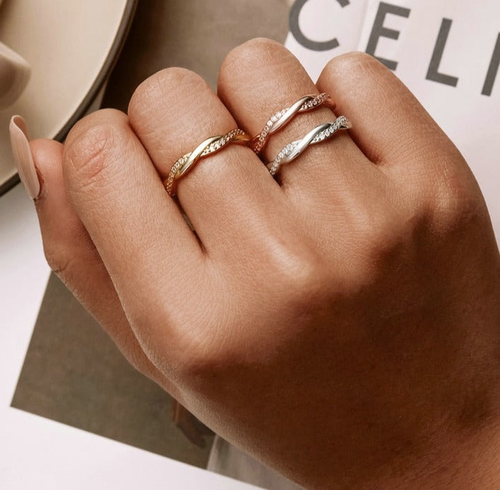 Anel Torcido Zircônia em Prata 925