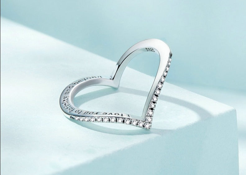 Anel Formato Coração Cravejado em Prata 925