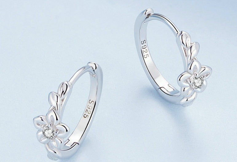 Brinco Argola Flor Zircônia em Prata 925