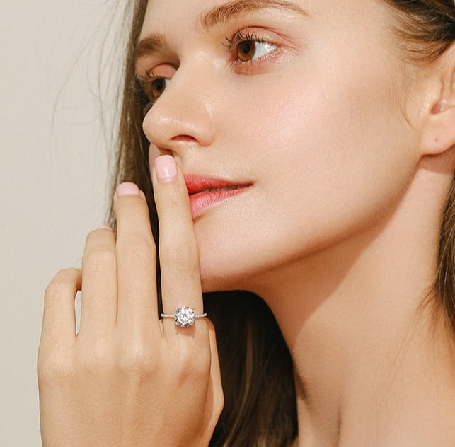 Anel Solitário Clássico Luxury em Prata 925