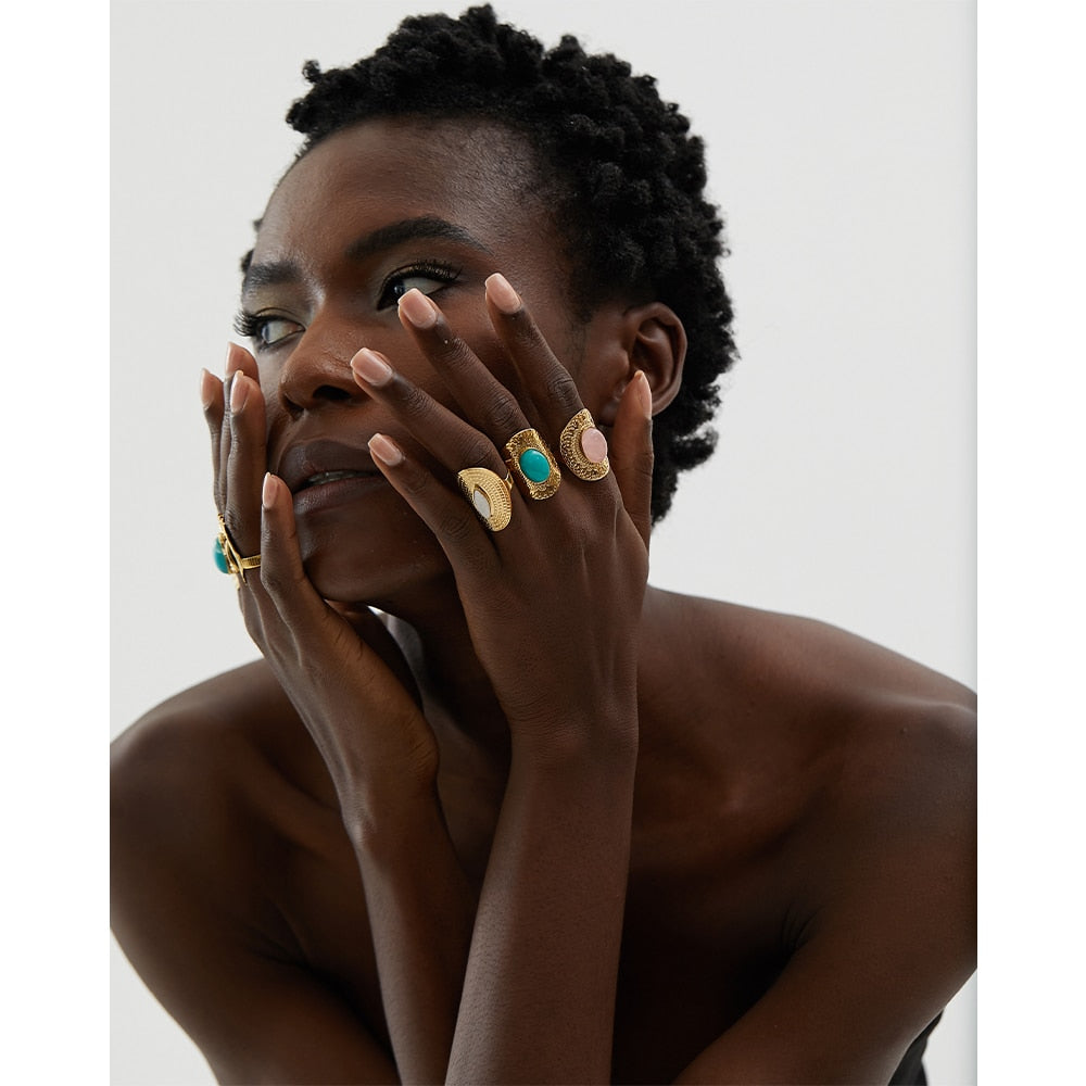 Anel Ajustável Hiperbólico Pedras Naturais em Ouro