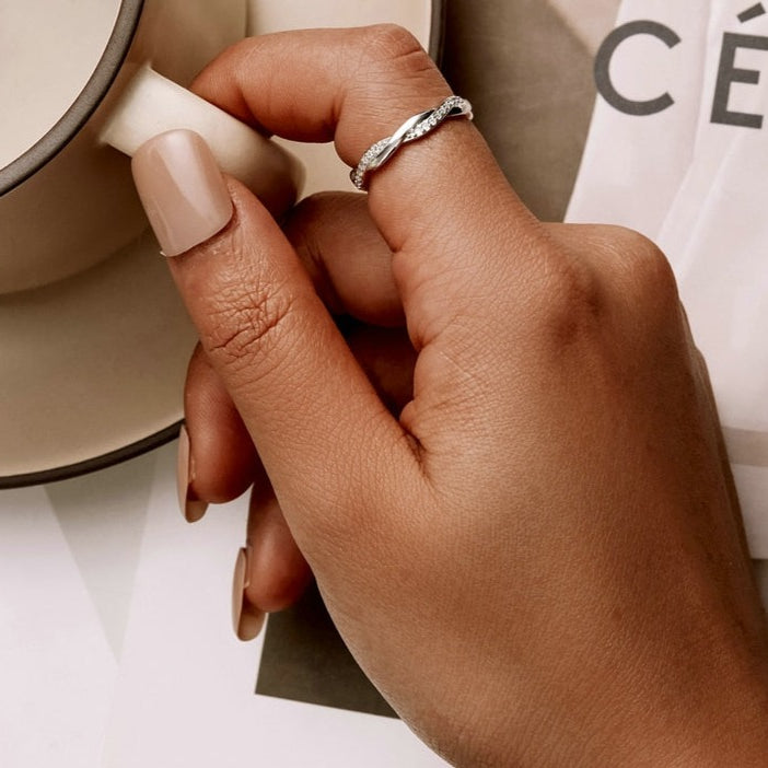 Anel Torcido Zircônia em Prata 925