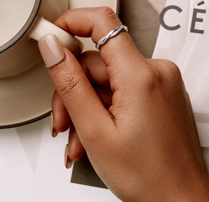 Anel Torcido Zircônia em Prata 925