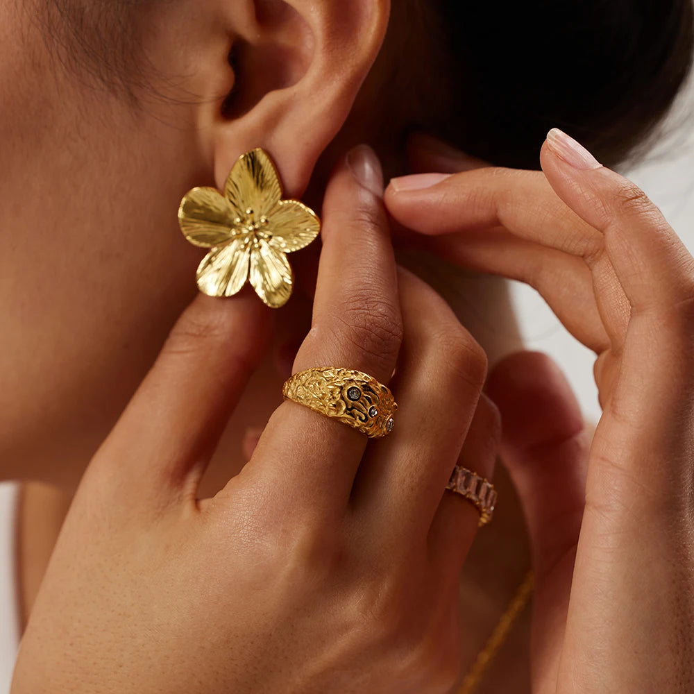 Brinco em Ouro 18k Flor Texturizada