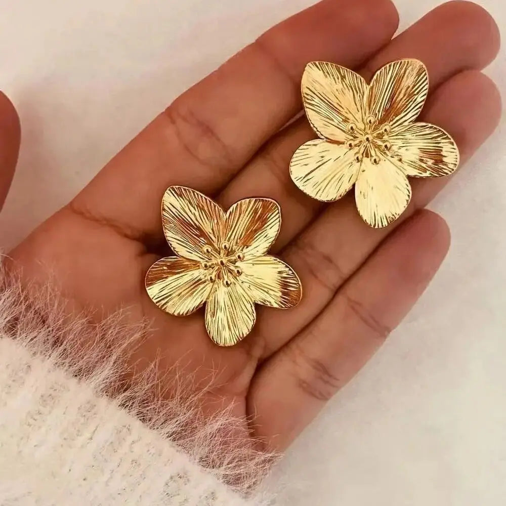 Brinco em Ouro 18k Flor Texturizada