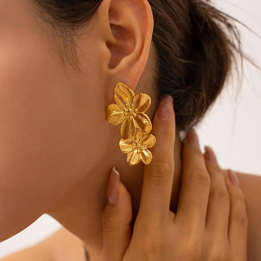 Brinco em Ouro 18k Flor Dupla Elegante