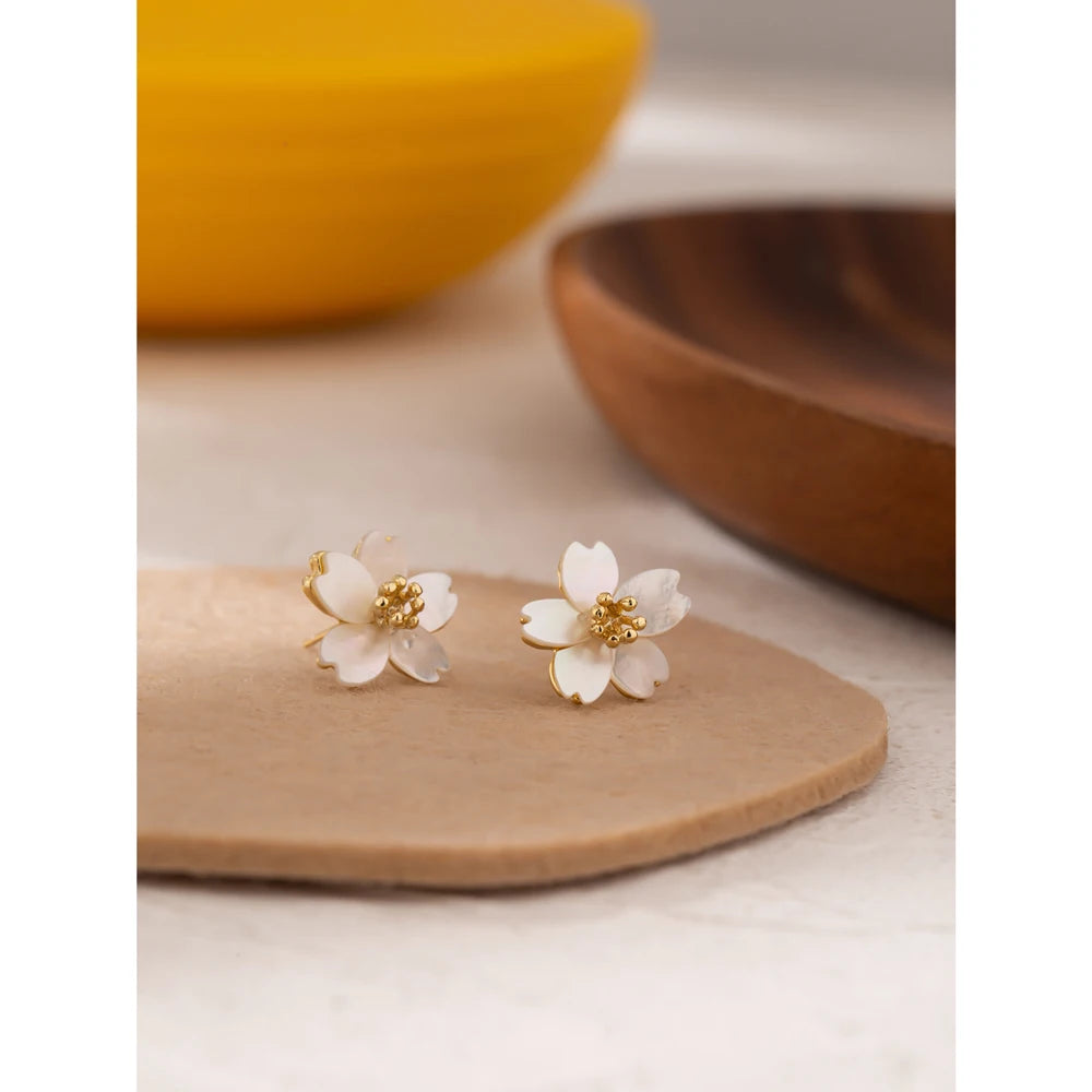 Brinco em Ouro 18k Flor de Concha