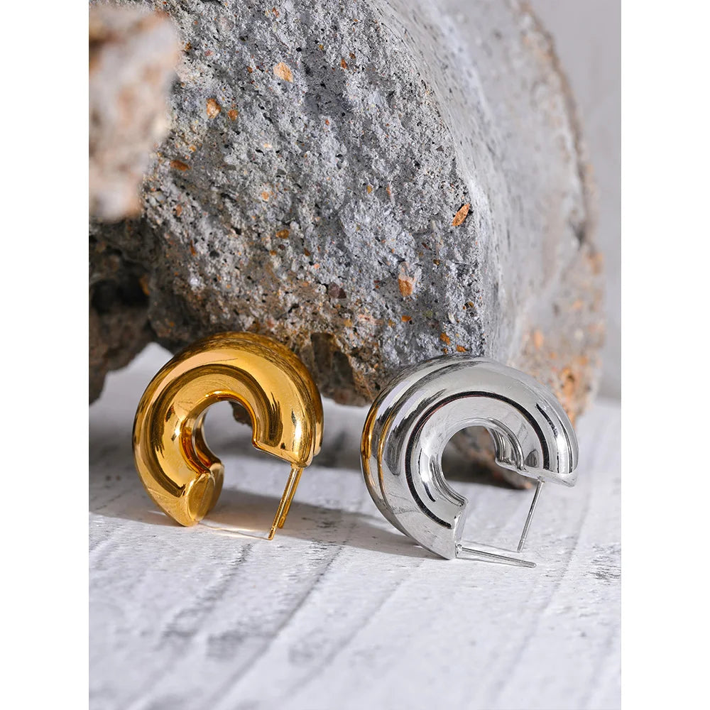 Brinco em Ouro 18k Semi Argola Espessa