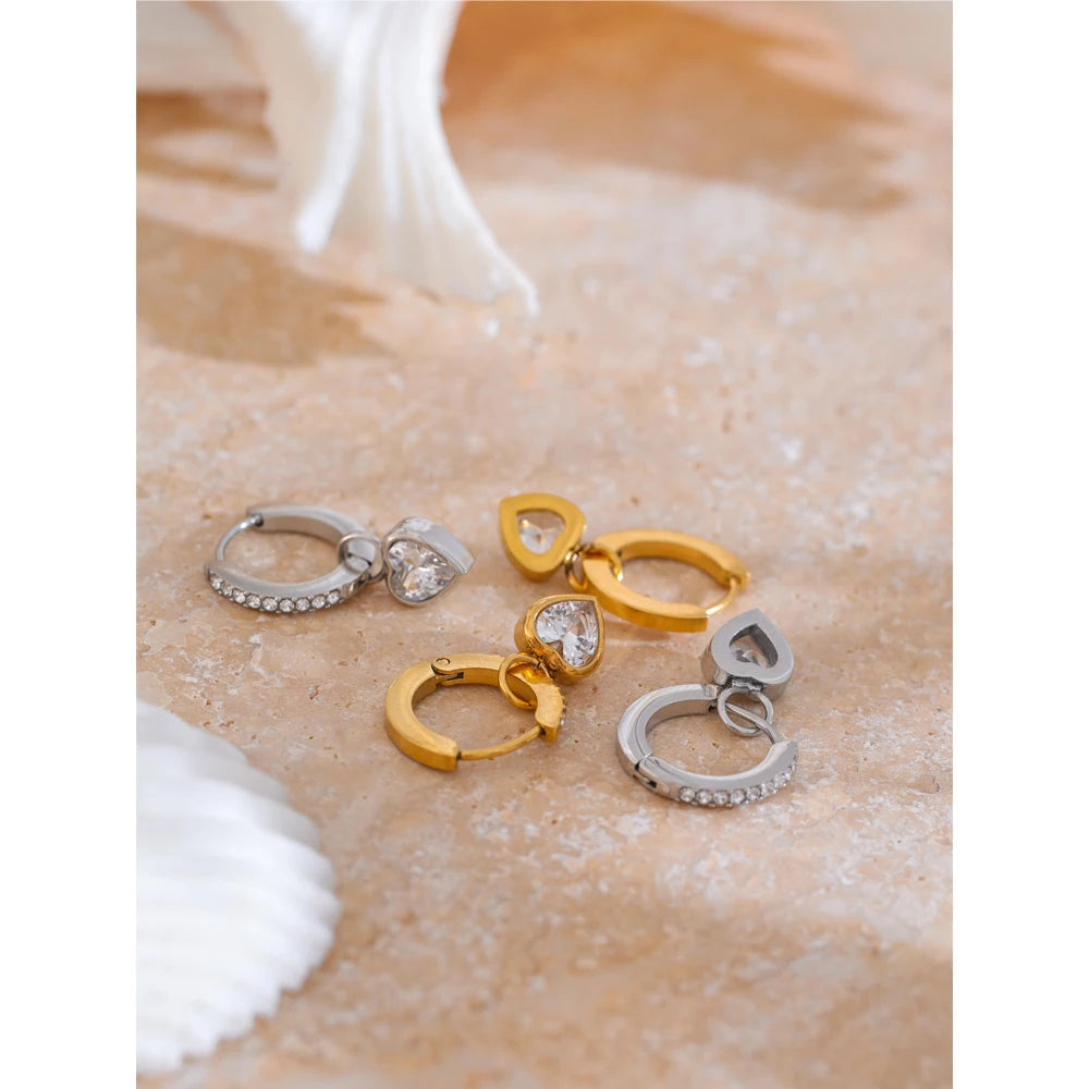 Brinco em Ouro 18k Coração Zircônia Cravejado
