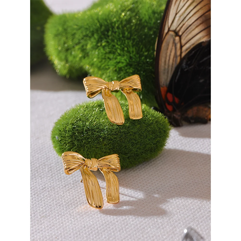 Brinco em Ouro 18k Laço Delicado
