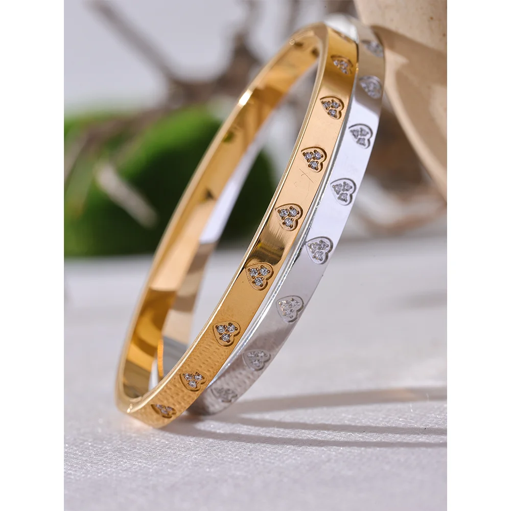 Bracelete Minimalista Corações Zircônia