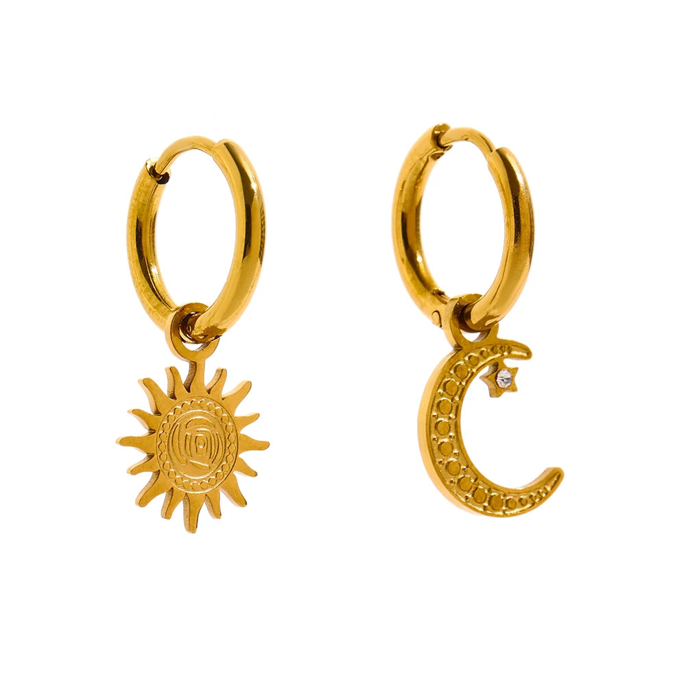 Brinco em Ouro 18k Sol e Lua Assimétrico