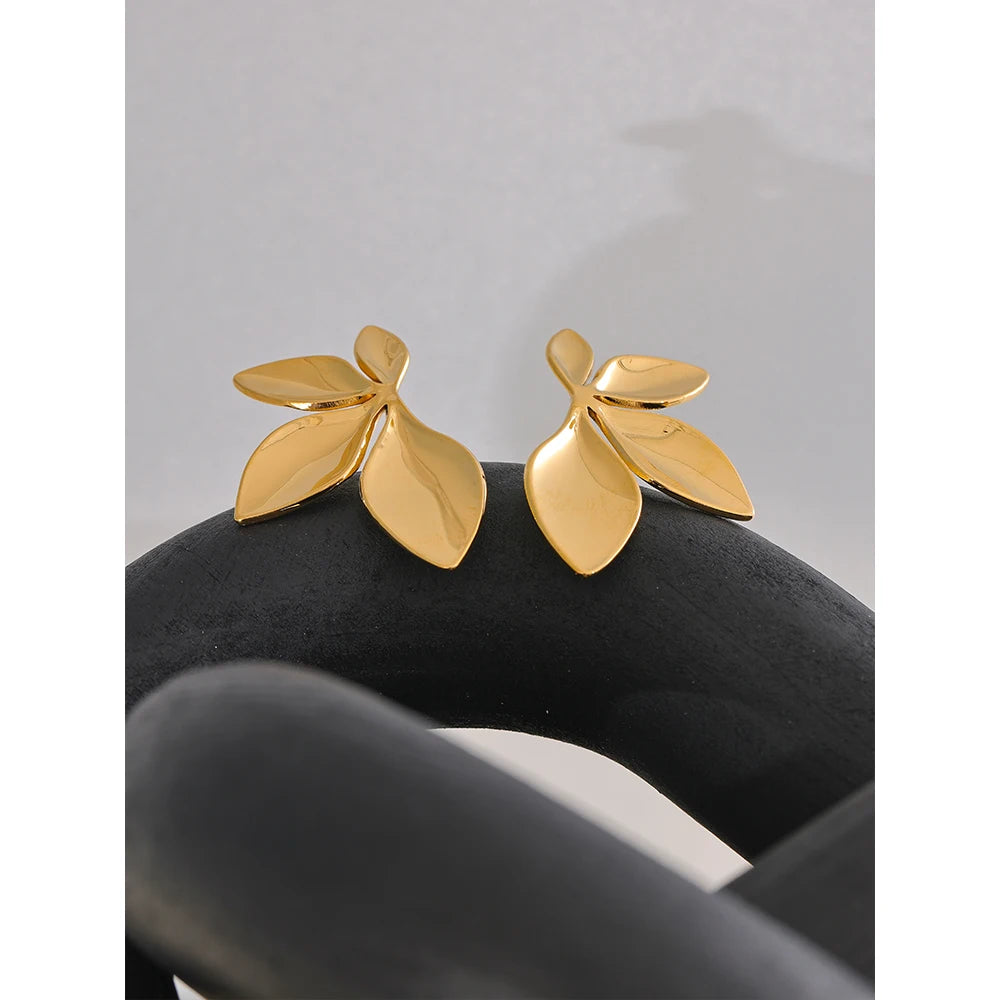 Brinco em Ouro 18k Folhas Minimalista