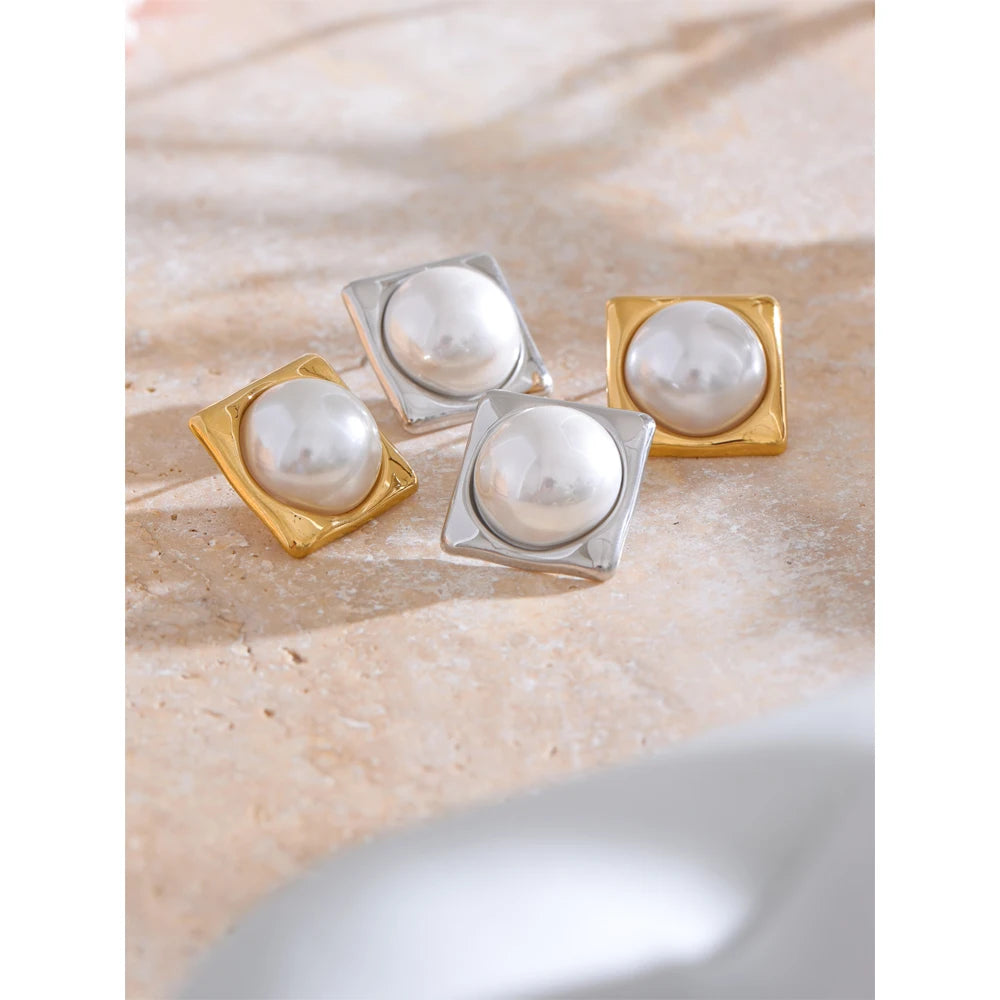 Brinco Pérola Quadrado em Ouro 18k