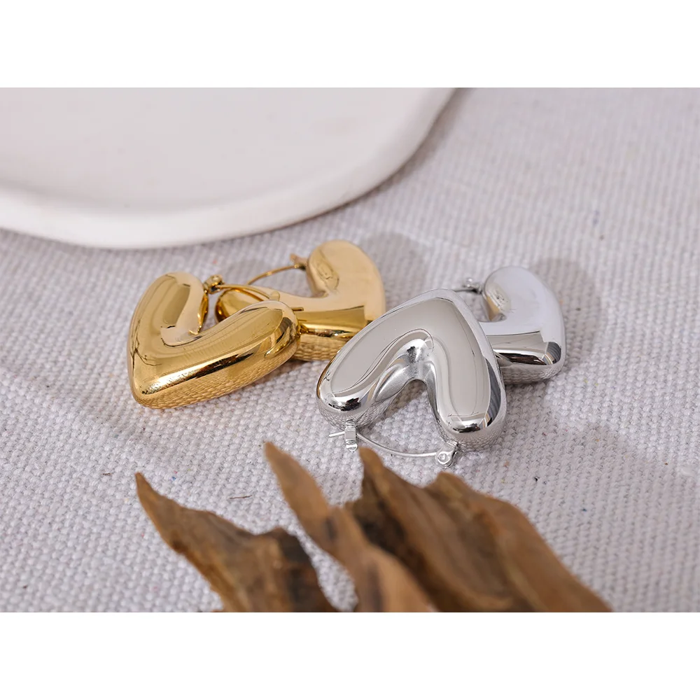 Brinco em Ouro 18k Coração Grande