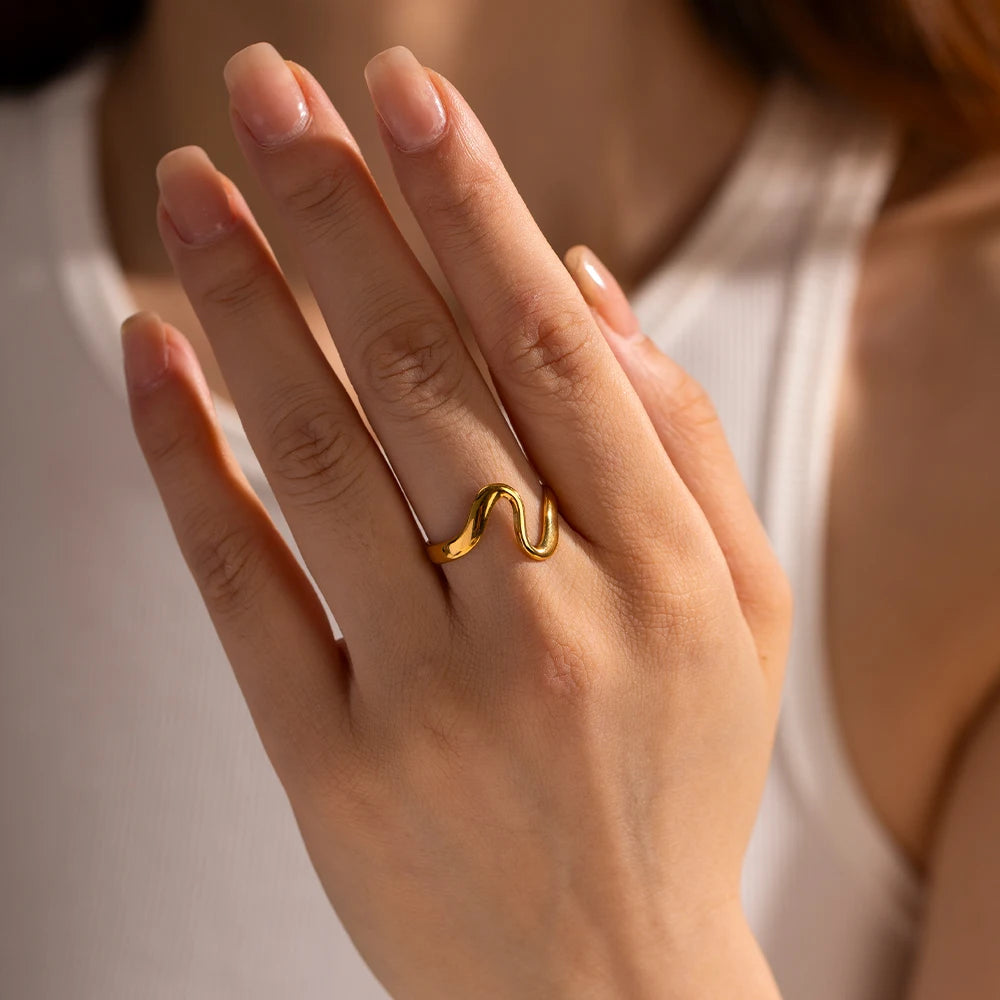 Anel Minimalista Wave