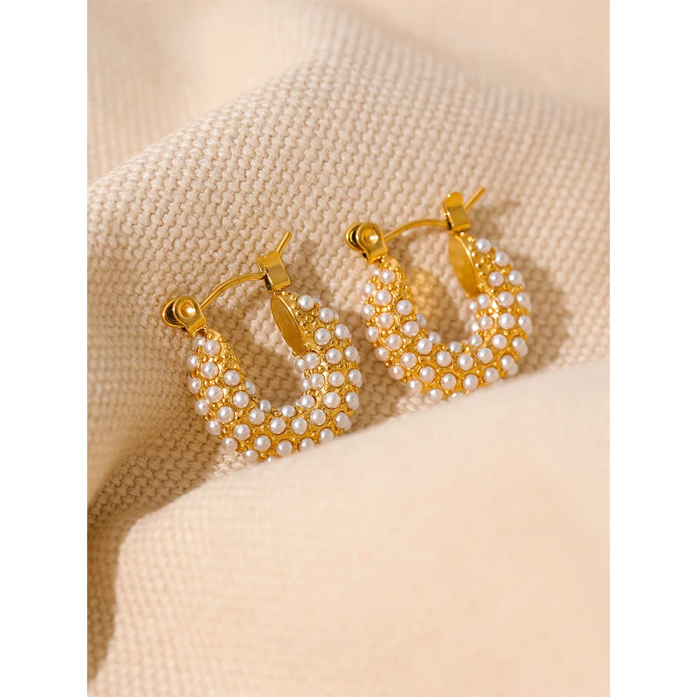 Brinco em Ouro 18k Argola Cravejado de Pérolas