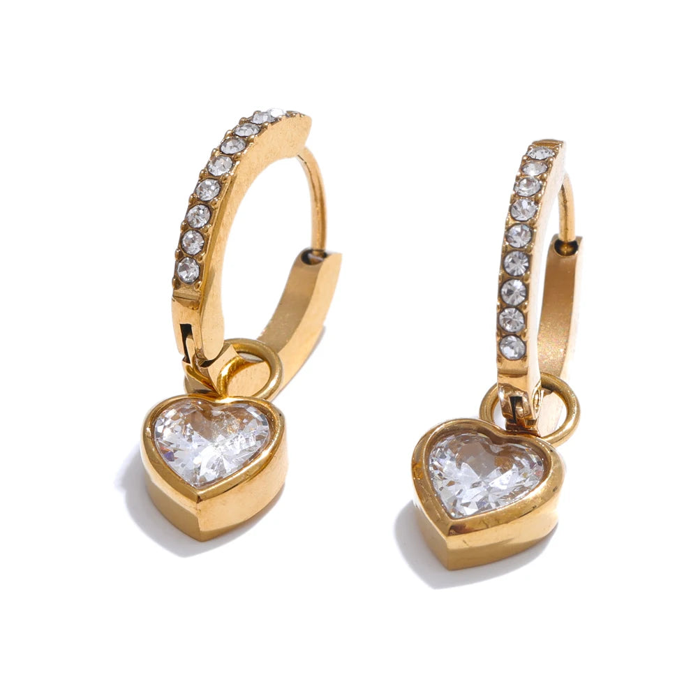 Brinco em Ouro 18k Coração Zircônia Cravejado