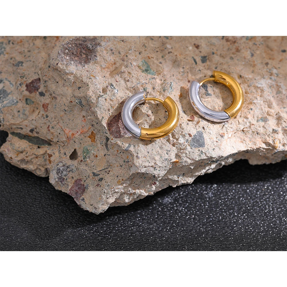 Brinco em Ouro 18k Argola Meio a Meio