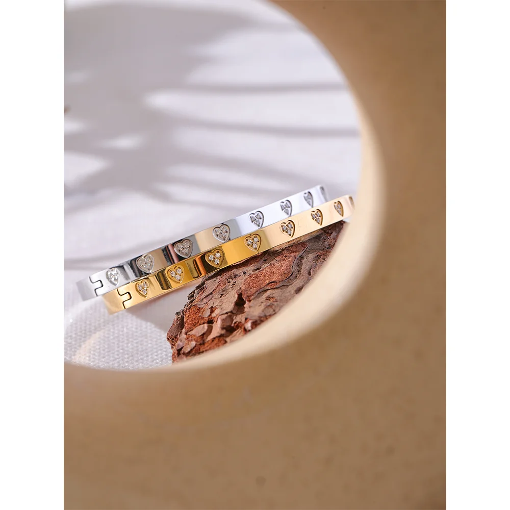 Bracelete Minimalista Corações Zircônia