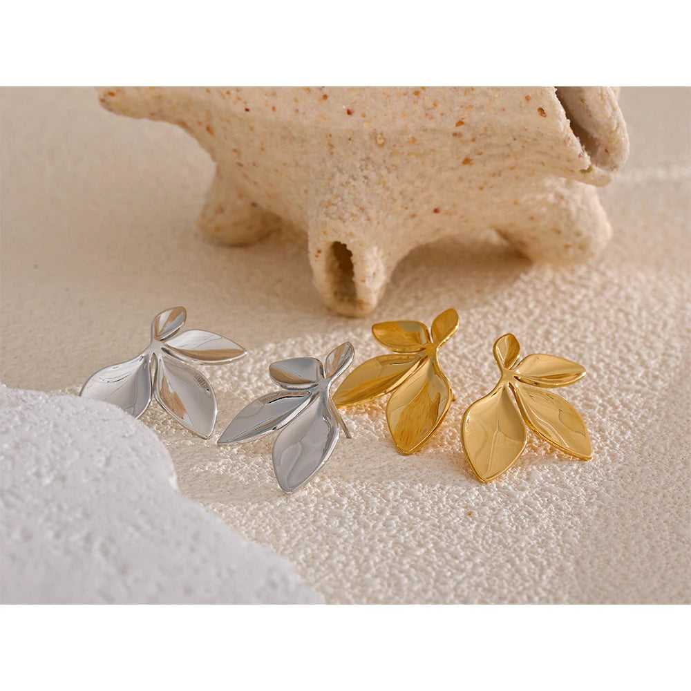 Brinco em Ouro 18k Folhas Minimalista