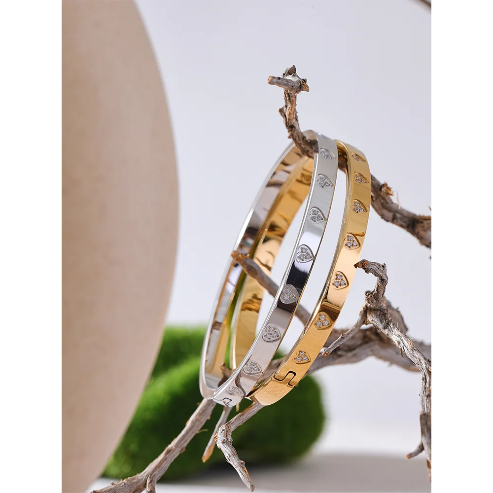 Bracelete Minimalista Corações Zircônia