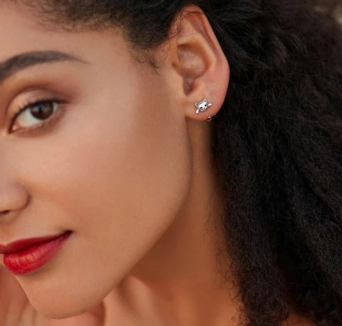 Brinco Gatinho Minimalista em Prata 925